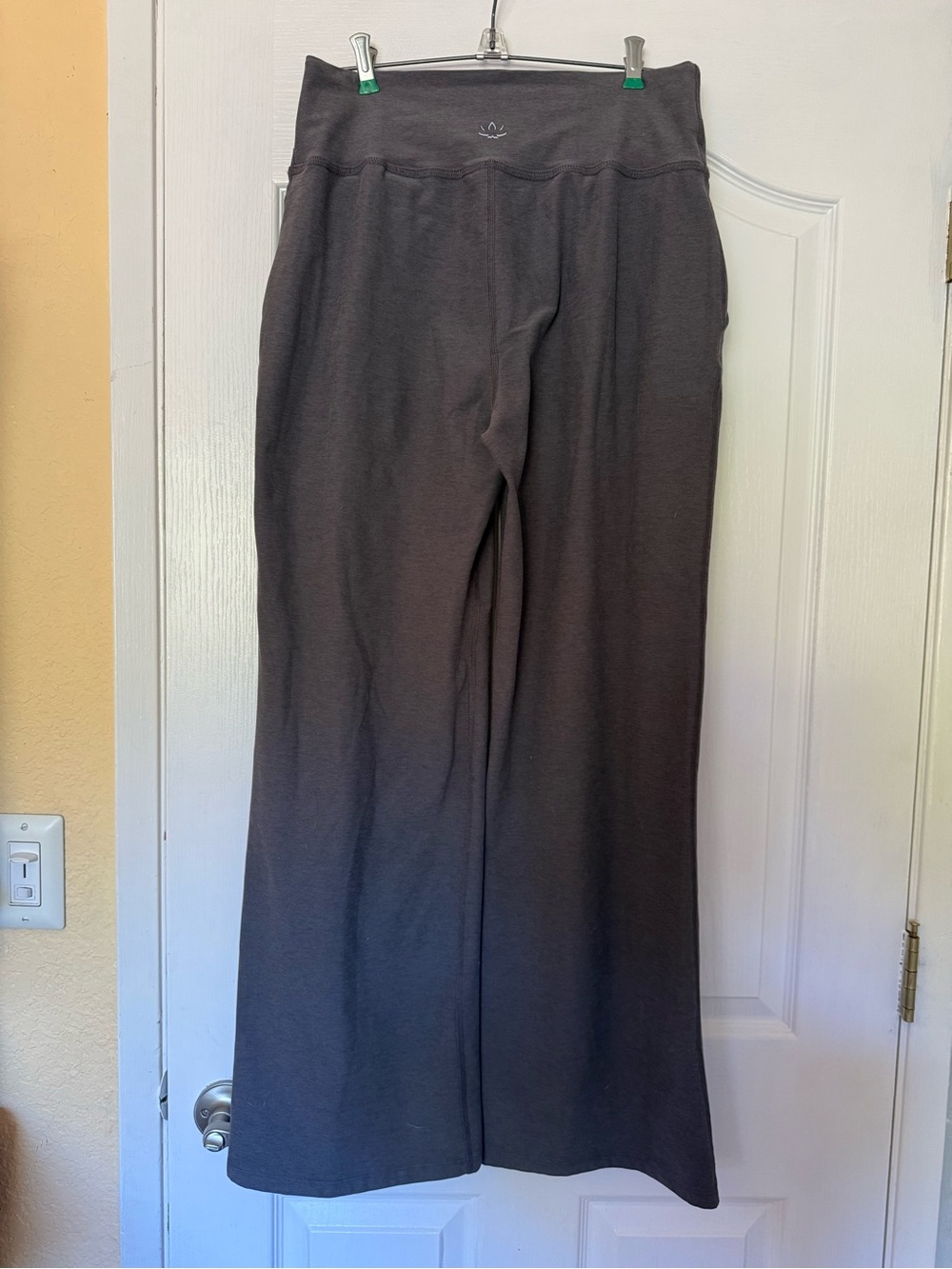 Beyond Yoga Wide Leg High-Rise Pants in Charcoal - Picture 5 of 6